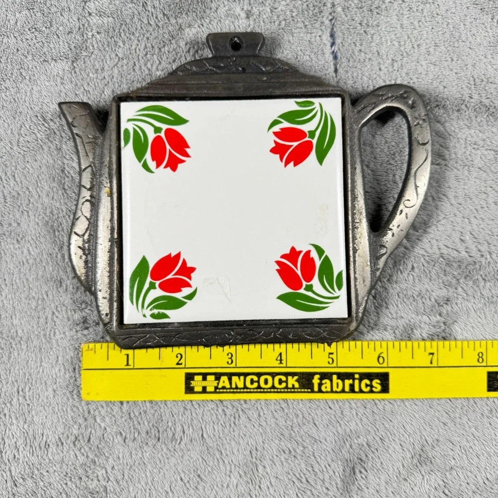 Vintage Taiwan Cast Iron Teapot Trivet Red Tulip‎ Ceramic Tile Wall Hanging